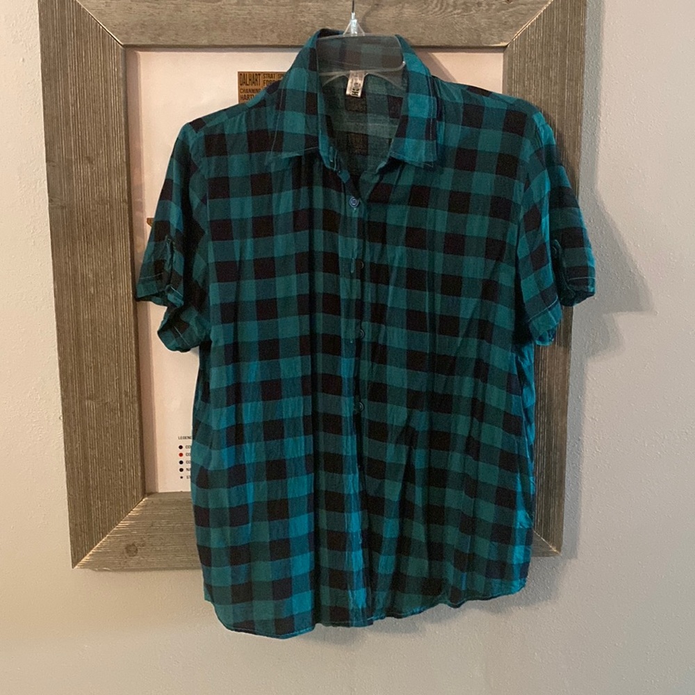 Ochenta black and green button down